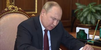 Opuchlý a ospalý Putin na schůzce se svým ministrem. Trpí ruský prezident vážnou nemocí?