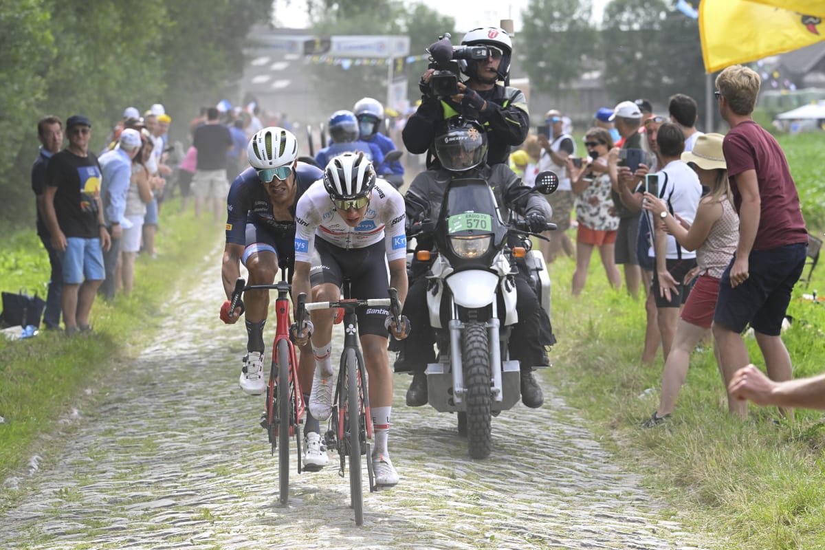 Brit Geraint Thomas před Belgičanem Jasperem Stuyvenem v 5. etapě Tour de France