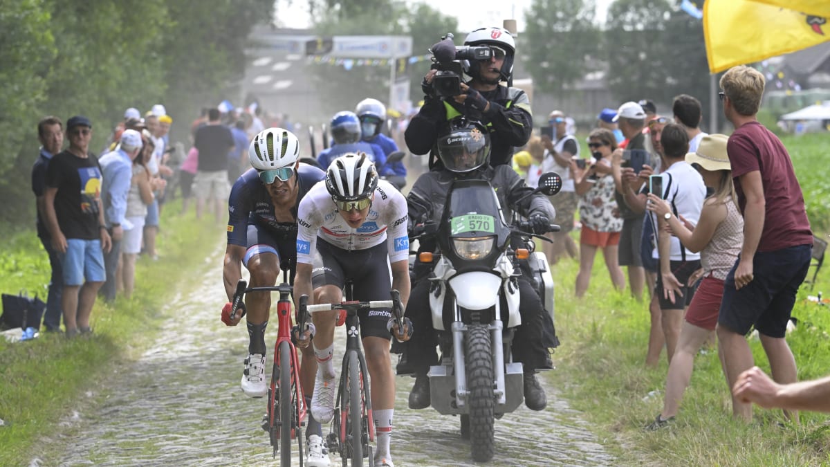 Brit Geraint Thomas před Belgičanem Jasperem Stuyvenem v 5. etapě Tour de France