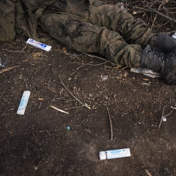Tělo mrtvého ruského vojáka po bitvě u obce Malaja Rohan u Charkova