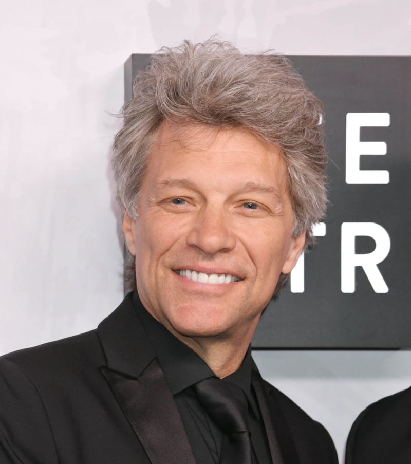 Jon Bon Jovi, vlastním jménem John Francis Bongiovi jr. oslavil letos v březnu šedesáté narozeniny