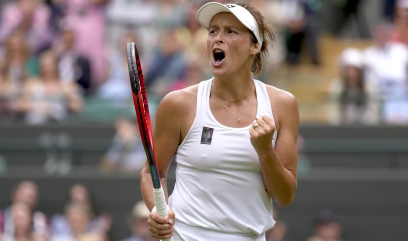 Německá tenistka Tatjana Mariaová se raduje z vítězného míče ve čtvrtfinále Wimbledonu proti krajance Jule Niemeierové, kterou porazila ve třech setech.