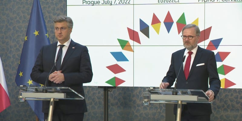 Chorvatský premiér Andrej Plenkovi s českým premiérem Petrem Fialou