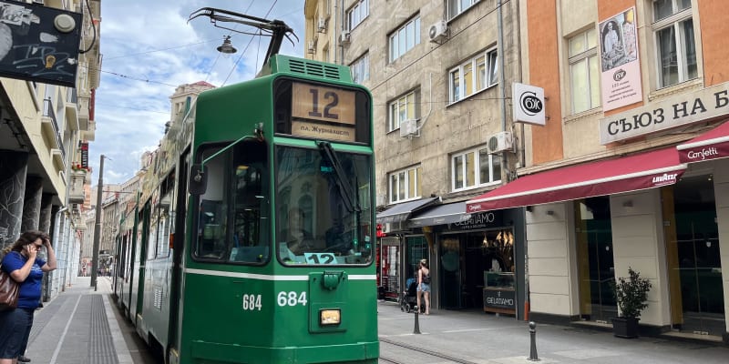 Po Sofii můžete snadno cestovat tramvají. 