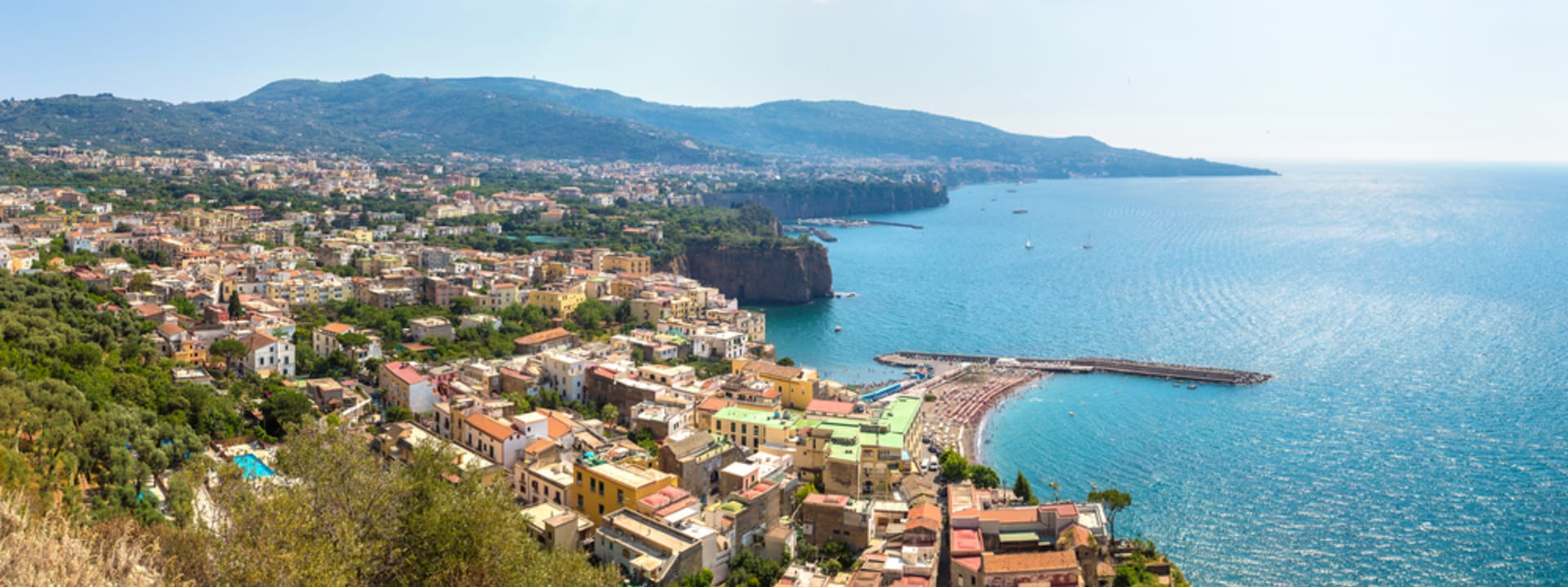 Sorrento patří k nejznámějším i nejkrásnějším letoviskům v Itálii.