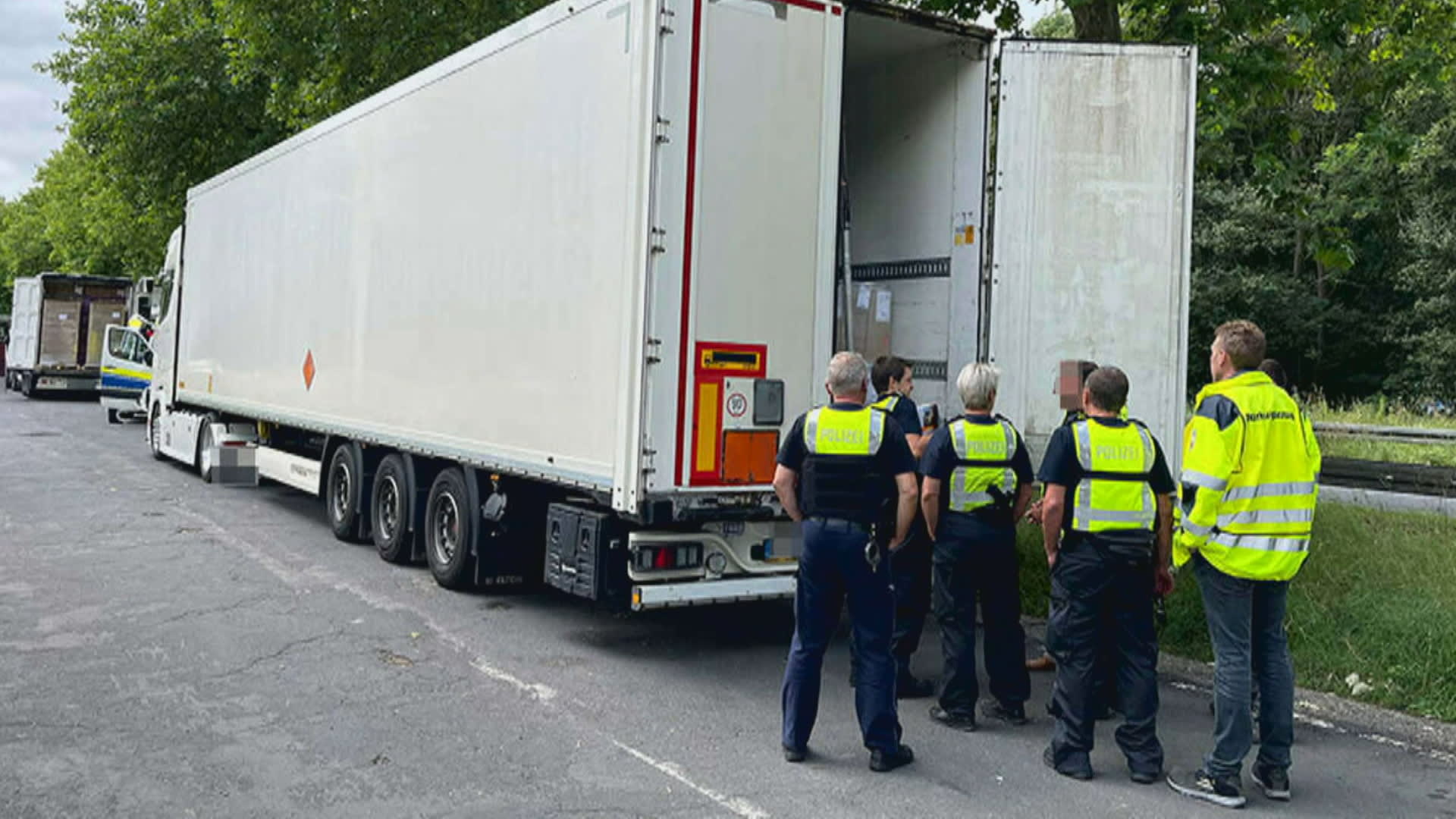 Zdrogovaný řidič českého kamionu převážel v Německu tuny nezajištěné výbušniny.