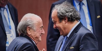 Platini a Blatter jsou nevinní, rozhodl soud. Dva miliony franků byla „gentlemanská dohoda“