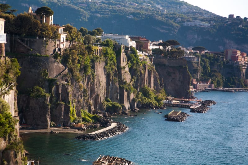 Sorrento patří k nejznámějším i nejkrásnějším letoviskům v Itálii.