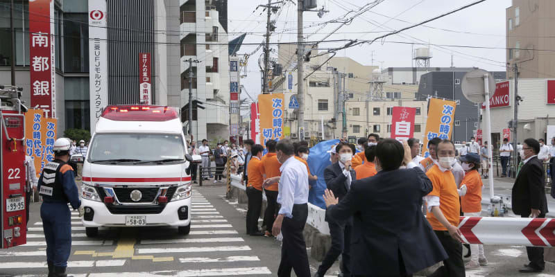 Bývalý japonský premiér Šinzó Abe (67) byl převezen do nemocnice poté, co byl během politické kampaně v prefektuře Nara na západě Japonska postřelen