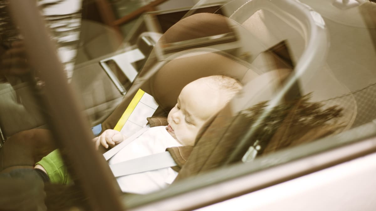 Auto se ve vedru pro děti může proměnit ve smrtící past