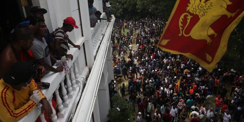 Protestující mimo jiné vnikli do prezidentského paláce.