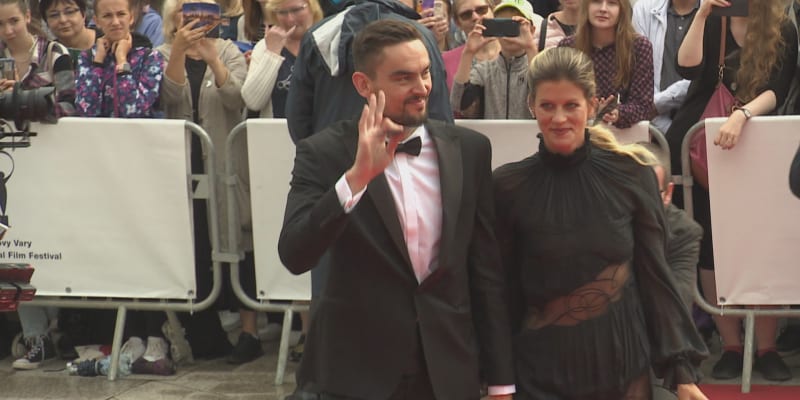 Tomáš Satoranský s manželkou Annou na Mezinárodním filmovém festivalu v Karlových Varech.