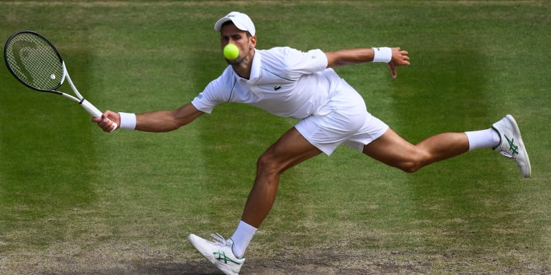 Novak Djokovič ve finále Wimbledonu.