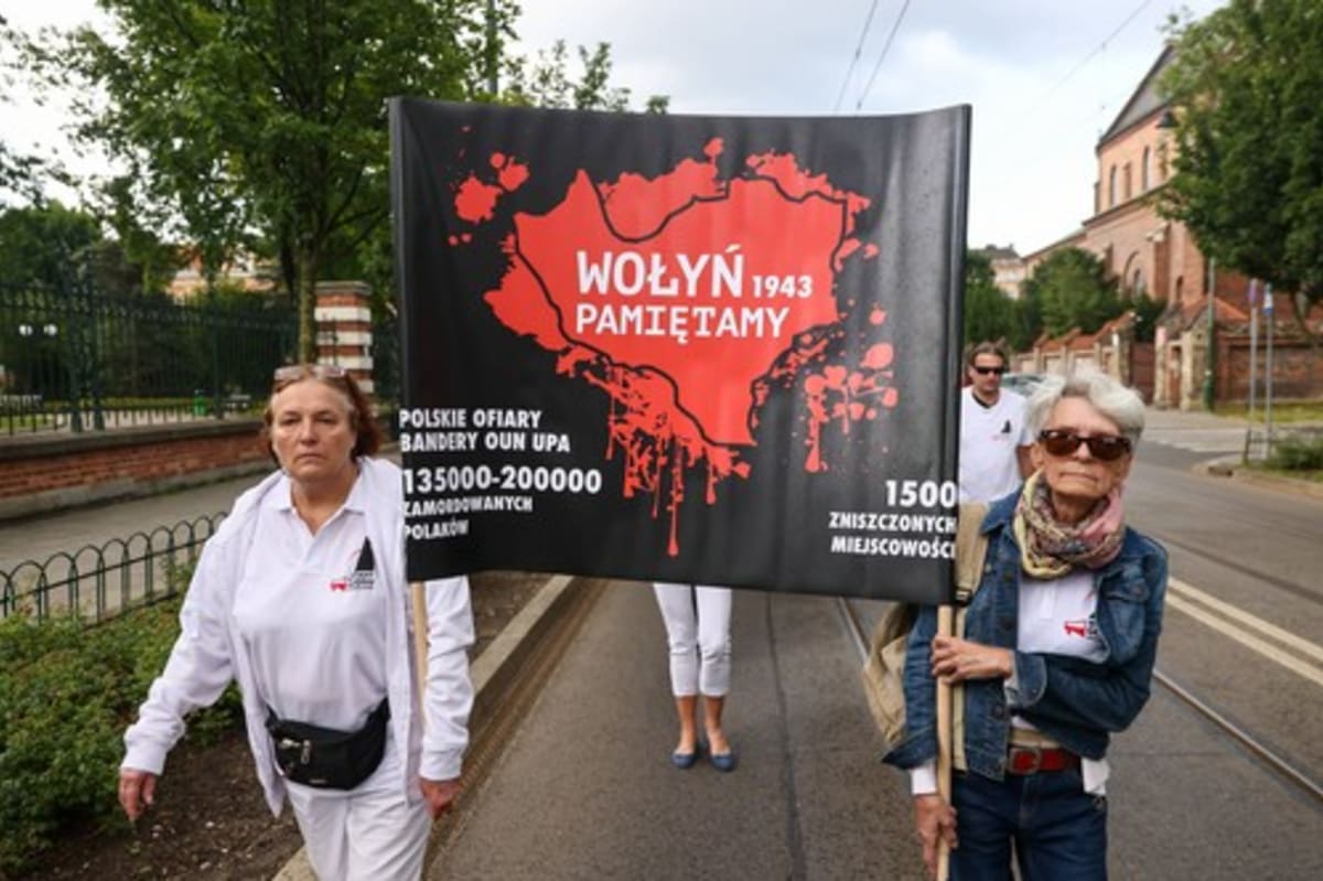 Polsko si připomnělo masakry spáchané Ukrajinci za druhé světové války