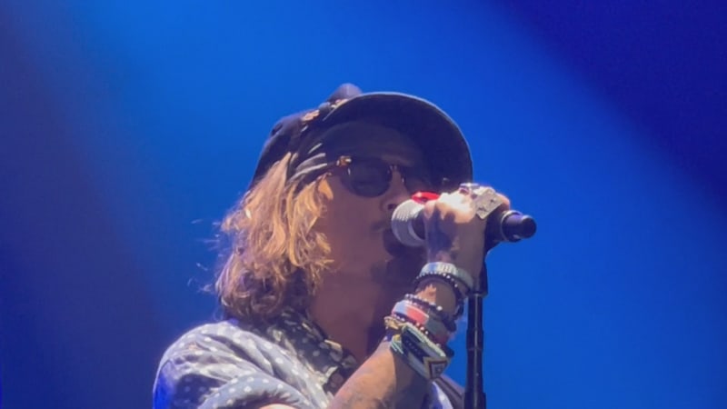 Kytarista Jeff Beck a herec Johnny Depp zahráli v pražském O2 universu.