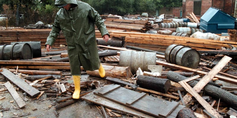 Následky ničivých povodní v Otrokovicích v roce 1997