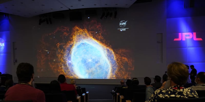 NASA ukázala snímky z teleskopu Jamese Webba, zachycují galaxie či mlhoviny