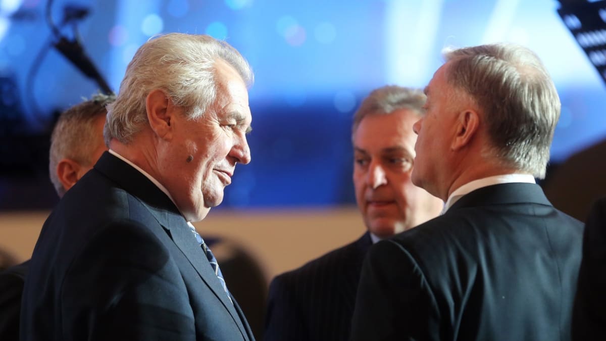 Miloš Zeman a Vladimir Jakunin během setkání v Praze v roce 2015