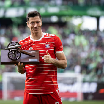 Robert Lewandowski s trofejí pro nejlepšího střelce uplynulé sezony bundesligy