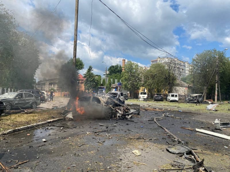 Následky ruského raketového útoku na město Vinnycja 