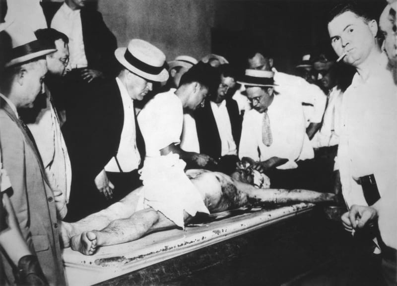 Mrtvé tělo zastřeleného Dillingera