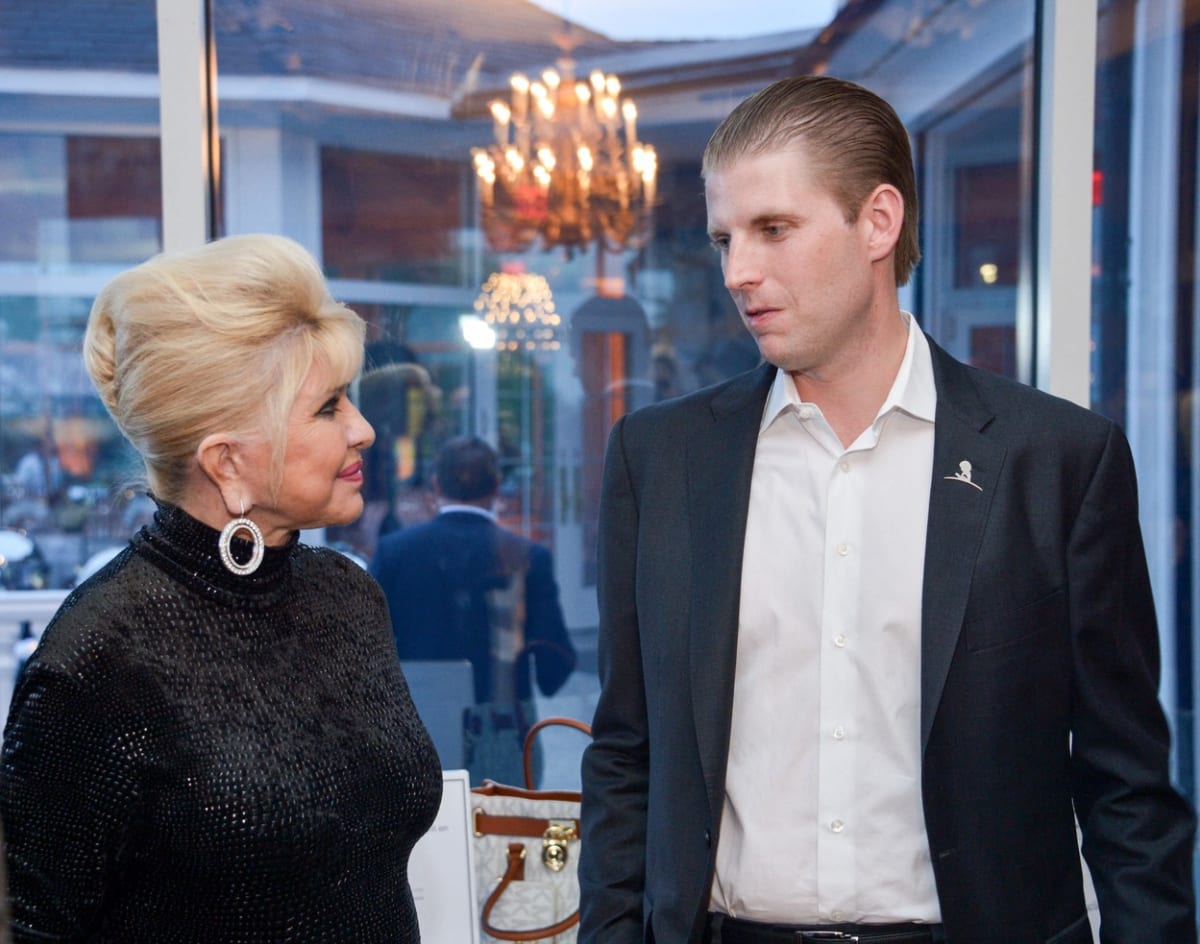 Ivana Trumpová se svým synem Ericem v roce 2015