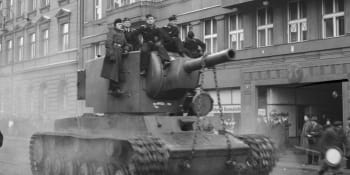 Ukořistěný ruský tank byl v Praze už v roce 1942. Budil tehdy respekt a dával Čechům naději