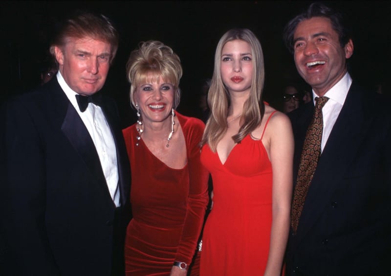Donald, Ivana a Ivanka Trumpovi v roce 1998.