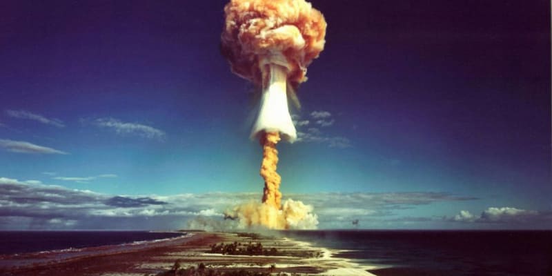 Francouzský jaderný test nad atolem Mururoa v roce 1971