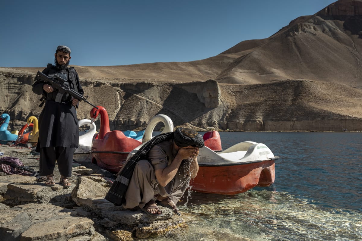 Band-e Amir byla turistickou oblíbenou soustavou jezer. Po dobytí Afghánistánu tálibánskými bojovníky ale místo zeje spíše prázdnotou.