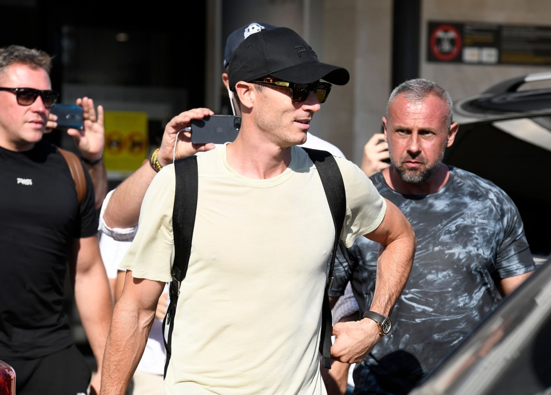 Polský fotbalista Robert Lewandowski po příletu do španělského města Palma de Mallorca.