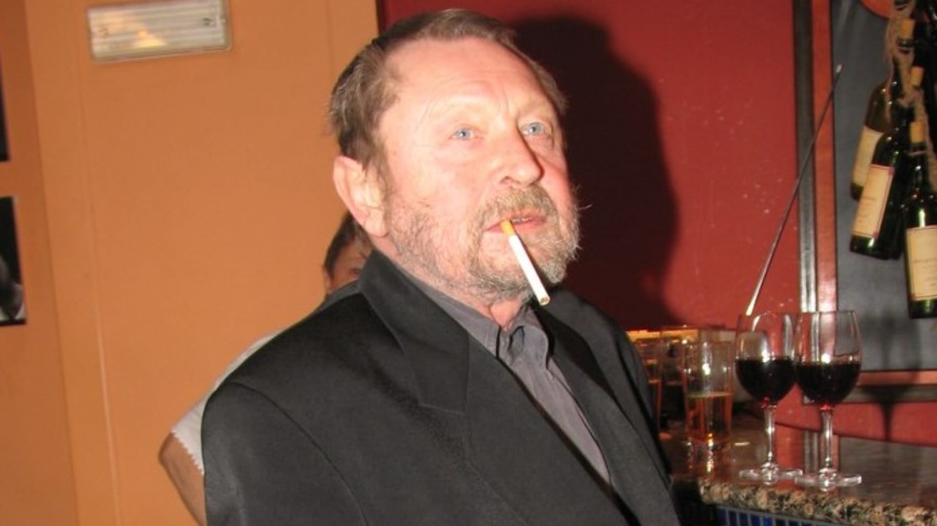 Herec Jiří Zahajský byl náruživý kuřák a po ránu pil vodku.