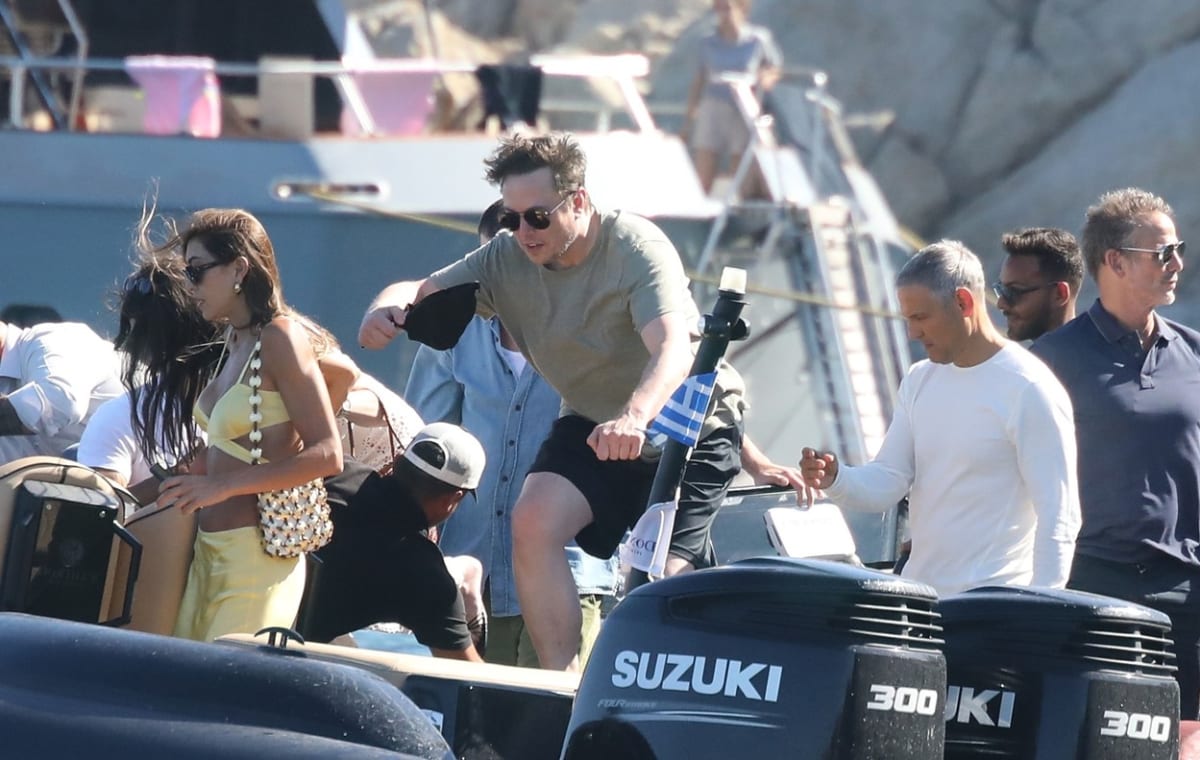 Elon Musk na lodi s kamarádkou Sarah Staudingerovou