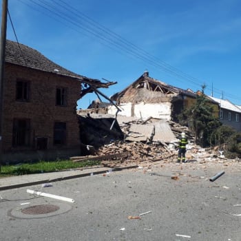 Na Prostějiovsku vybuchl dům, poškozeny jsou i okolní budovy