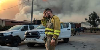 Španělsko devastují ničivé požáry. Uhořel hasič, popelem lehly desítky tisíc hektarů