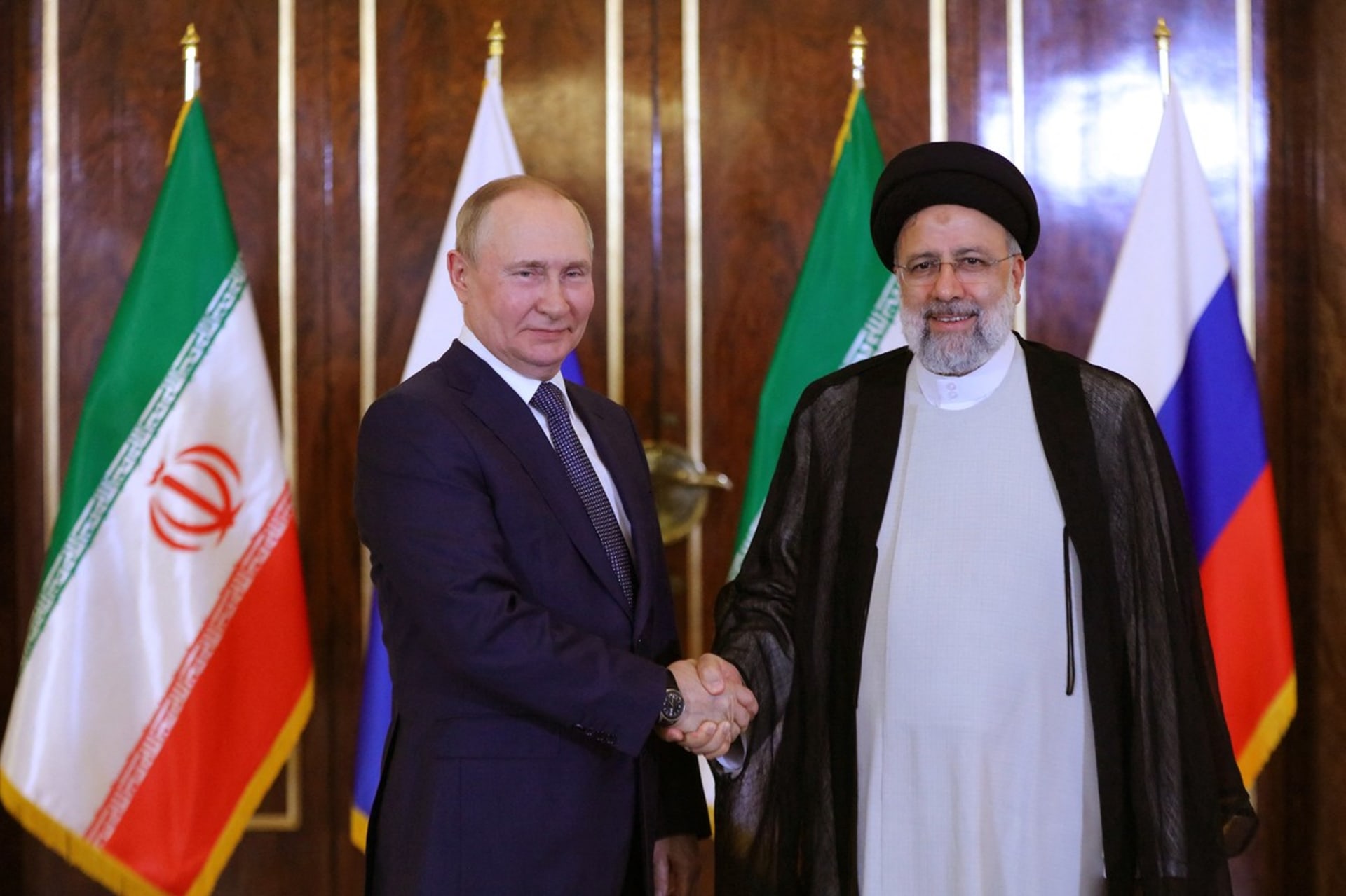 Ruský prezident Vladimir Putin se svým íránským protějškem Ebráhímem Raísím