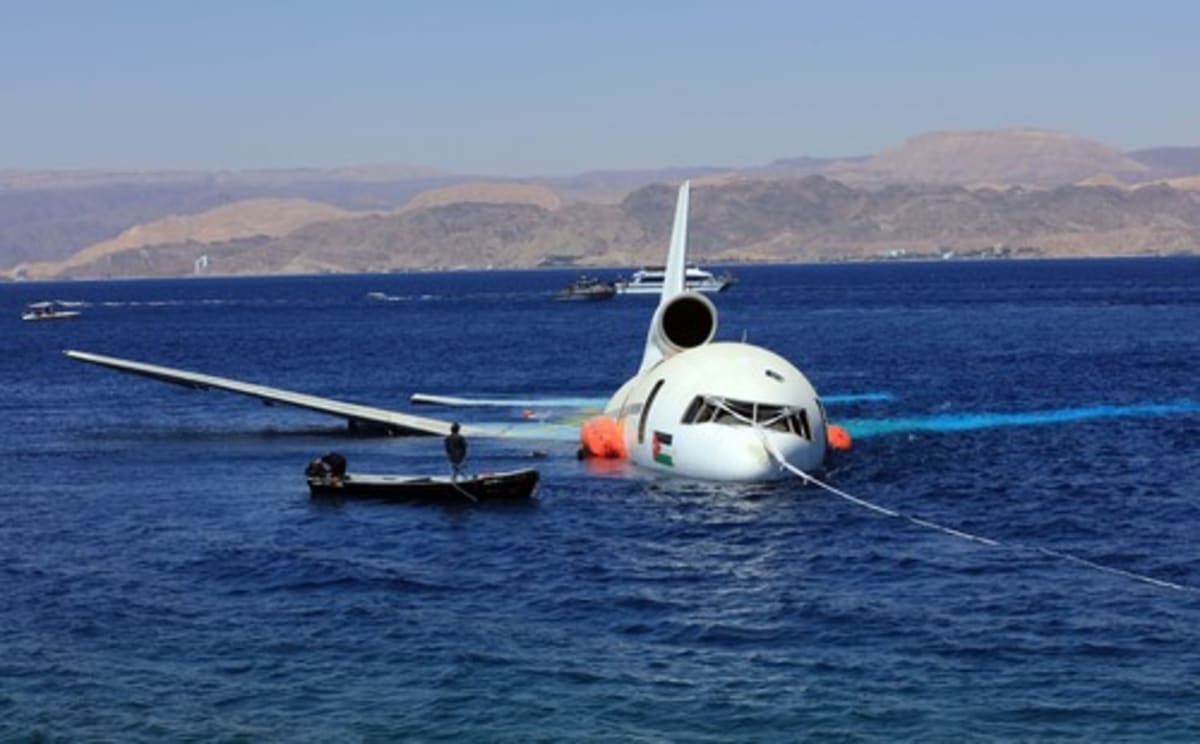 Jordánské úřady se rozhodly v roce 2019 letadlo potopit v Akabském zálivu a udělat z něj turistickou atrakci.