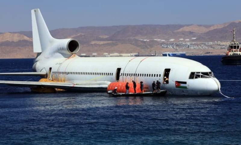 Jordánské úřady se rozhodly v roce 2019 letadlo potopit v Akabském zálivu a udělat z něj turistickou atrakci.