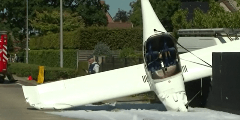Podle policie pilot přežil díky záchrannému systému, který aktivoval padák