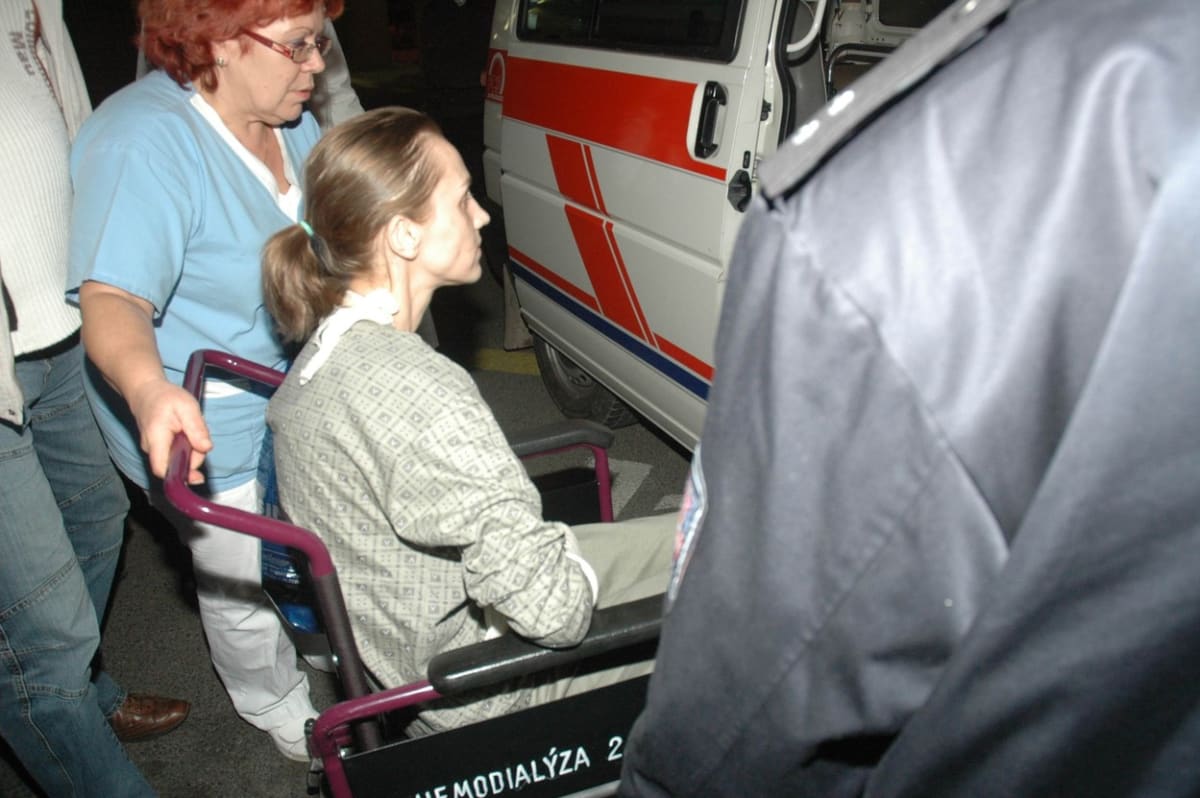 Manželka Pavla Tauchena byla po přestřelce převezena do nemocnice.