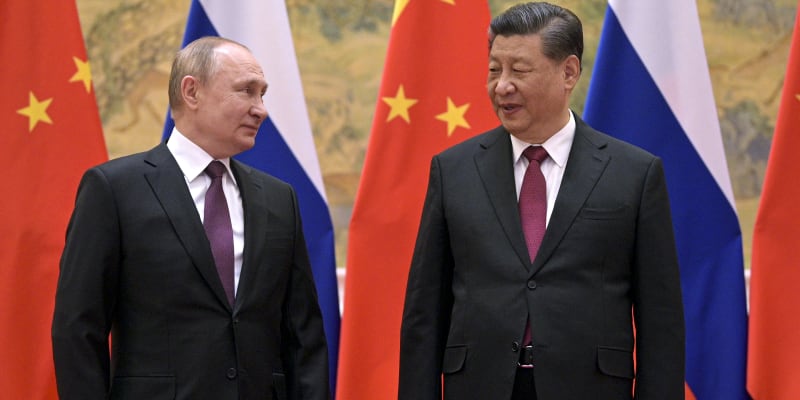 Ruský a čínský prezident Vladimir Putin a Si Ťin-pching (vpravo) při posledním osobním setkání 4. února 2022 před zahájením olympijských her v Pekingu. A tři týdny napadlo Rusko Ukrajinu.