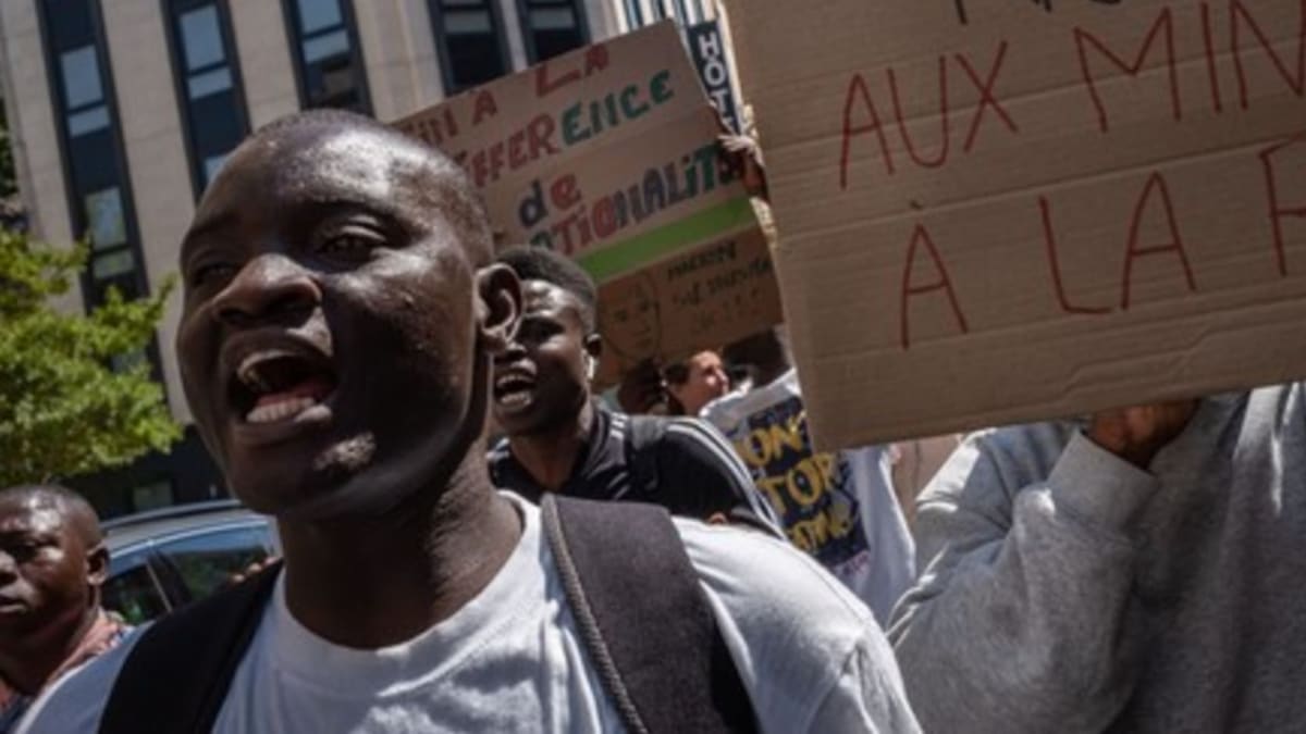 Migranti ve Francii protestují proti údajné diskriminační politice