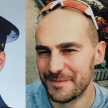 Zleva: Michal a Juraj zemřeli po srážce s autem. Poslední rozloučení s hasiči je naplánované na pátek.