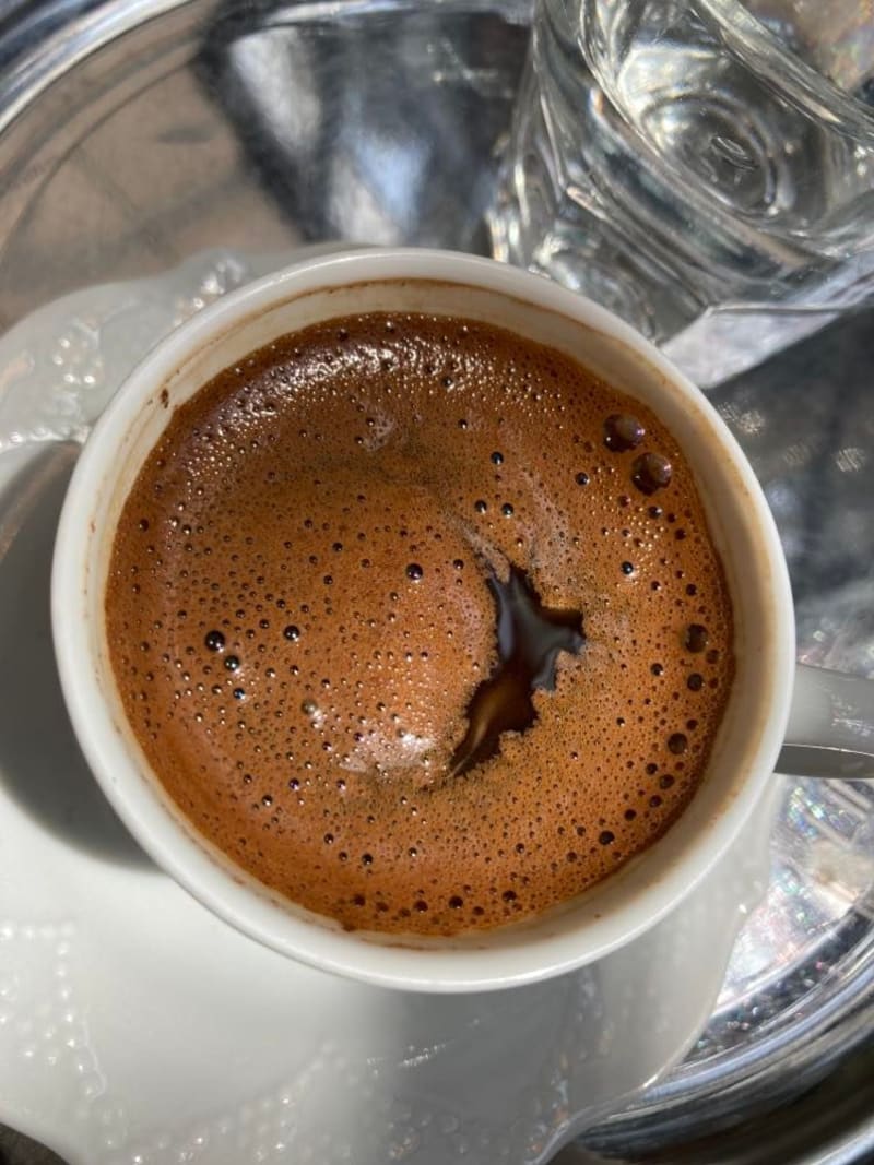 Turecká káva bývá mimořádně silná.