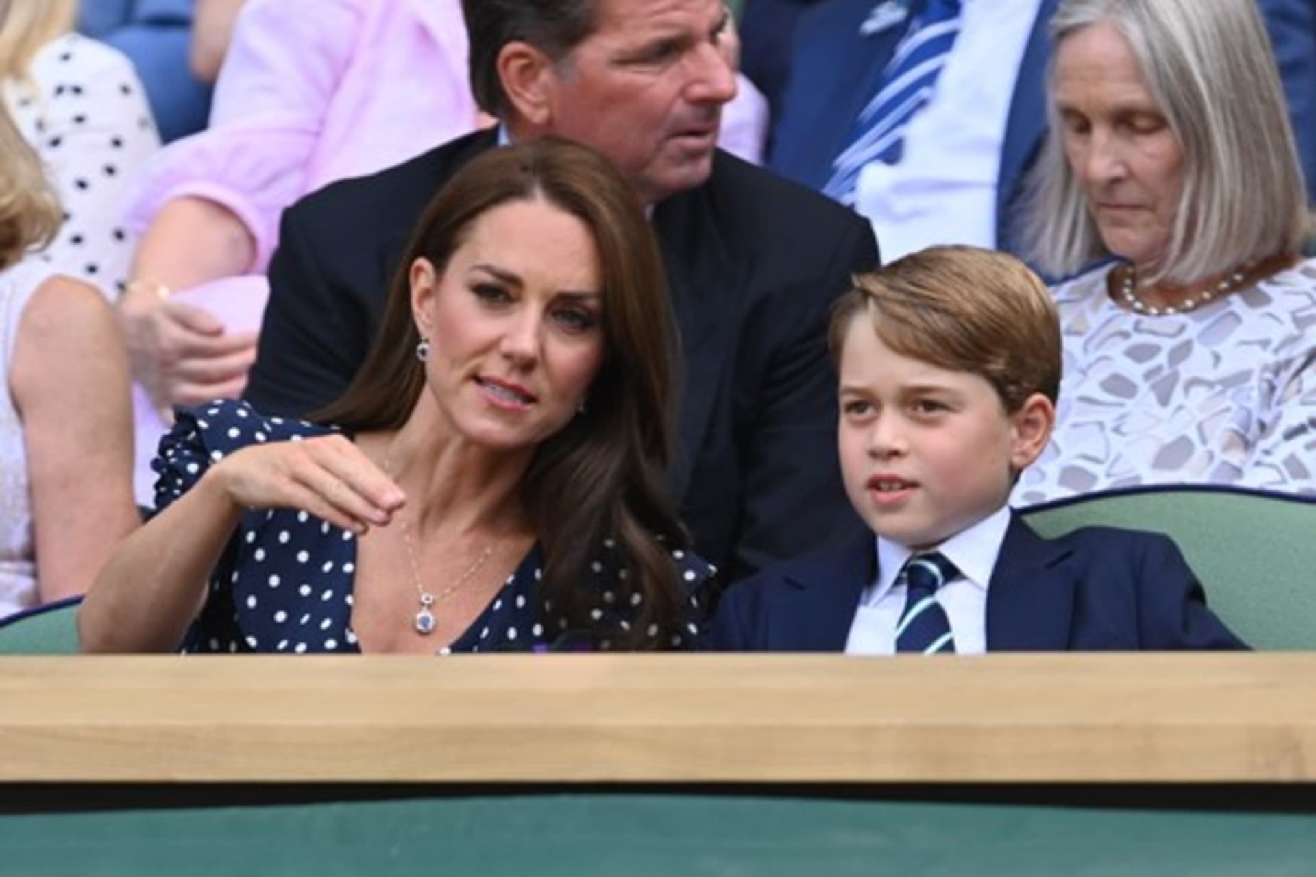 Vévodkyně Kate spolu s Georgem sledují Wimbledon. 