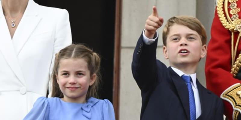 Princ George a jeho sestra princezna Charlotte. 