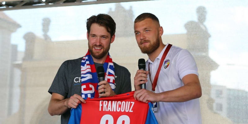 Francouz s brankářem fotbalové Viktorie Plzeň Jindřichem Staňkem