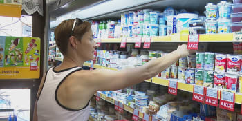 Sledujte ŽIVĚ Hlavní zprávy: V Česku se testuje prodej jídla na splátky. Pomoc, nebo risk?