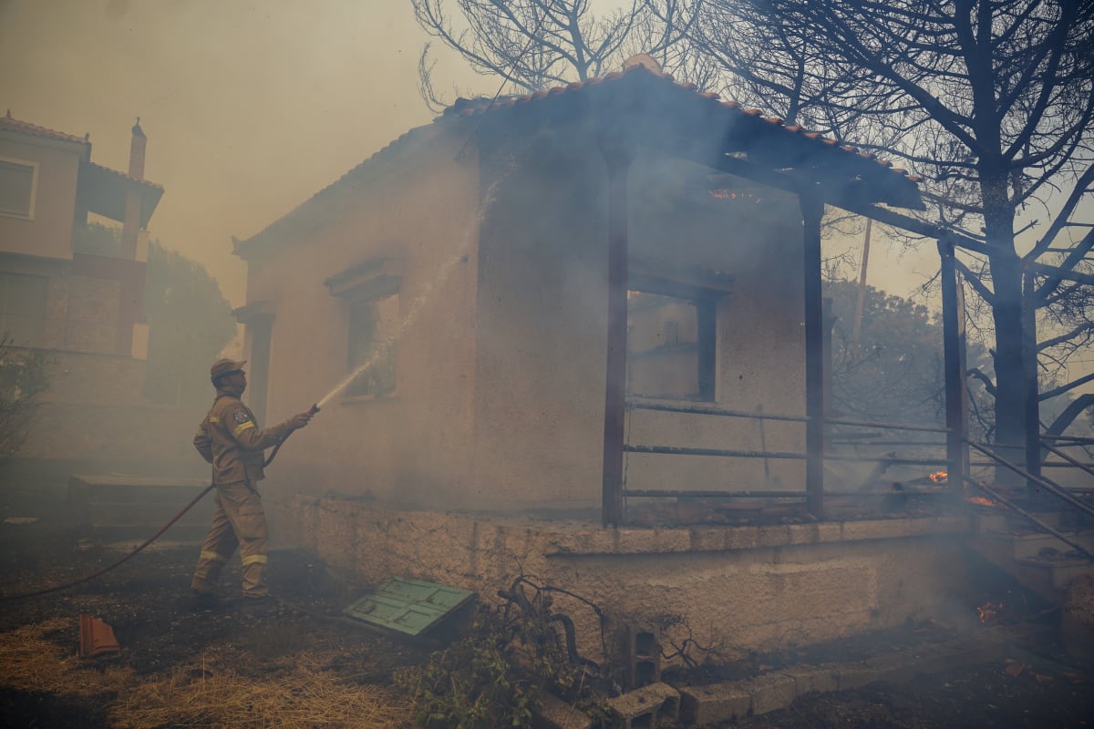 V Řecku bojují s rozsáhlými požáry.
