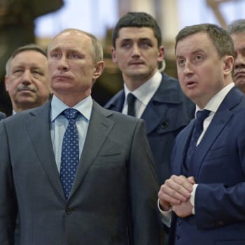 Ruský prezident Vladimir Putin a zbrojní konstruktér Dmitrij Konoplev (vpravo).